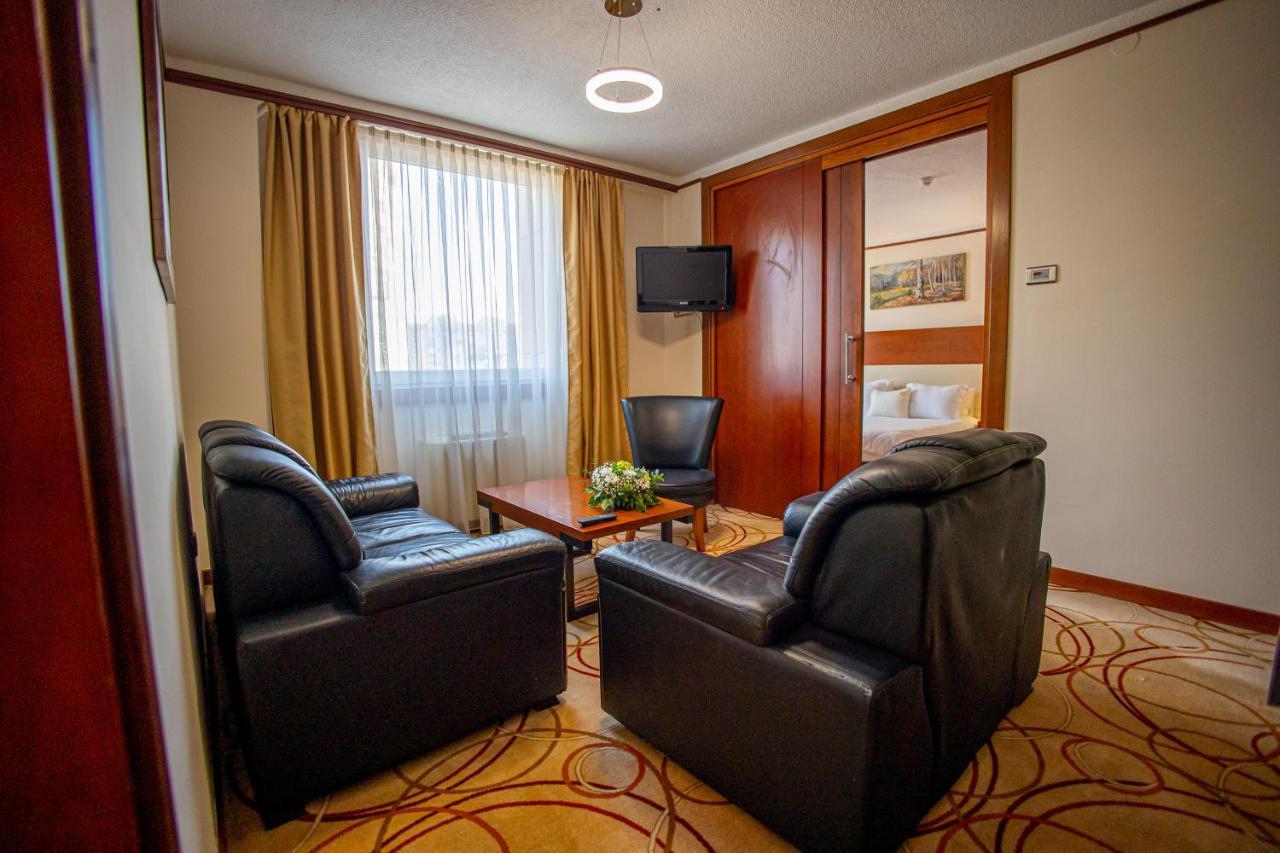 Grand Hotel Tuzla Buitenkant foto