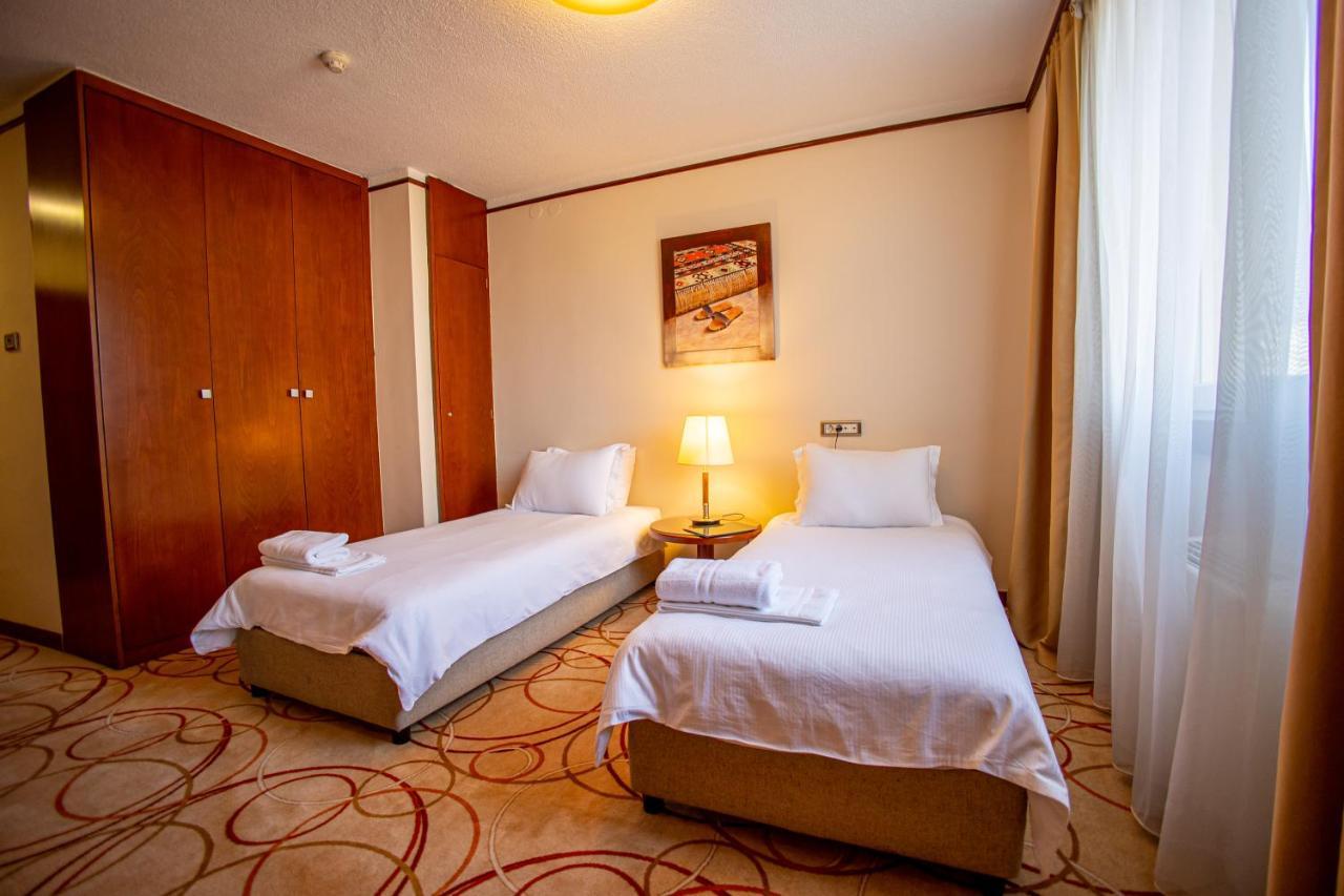 Grand Hotel Tuzla Buitenkant foto