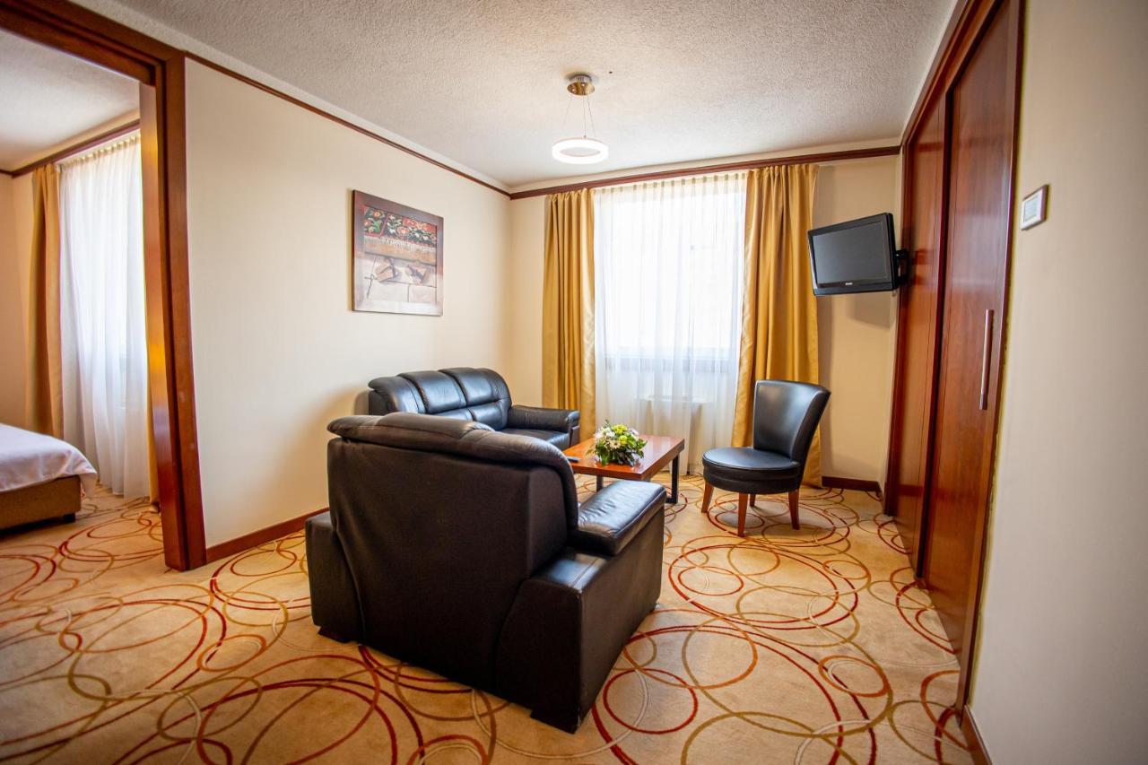 Grand Hotel Tuzla Buitenkant foto